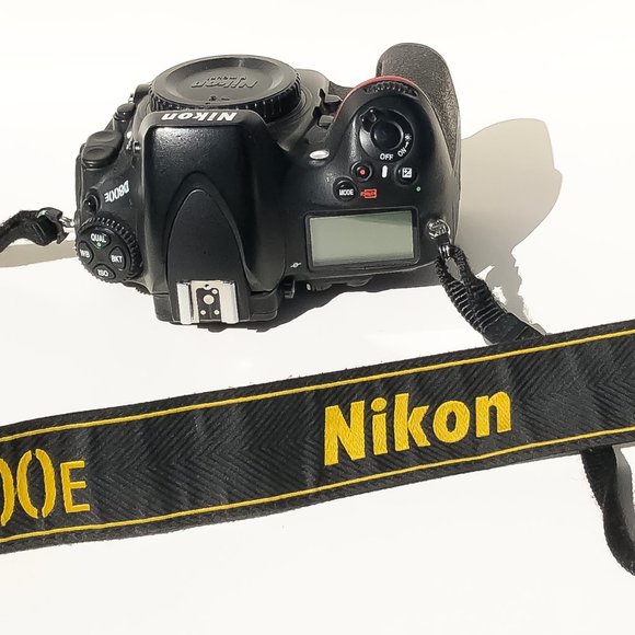 Nikon 800E Full-Frame Professional DSLR Camera - Picture 7 of 9